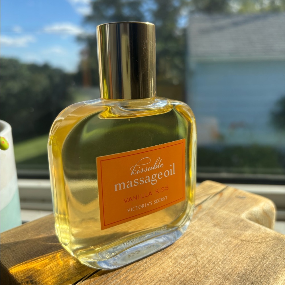 Victoria's Secret Vanilla Kiss Massage Oil - Gold and Orange